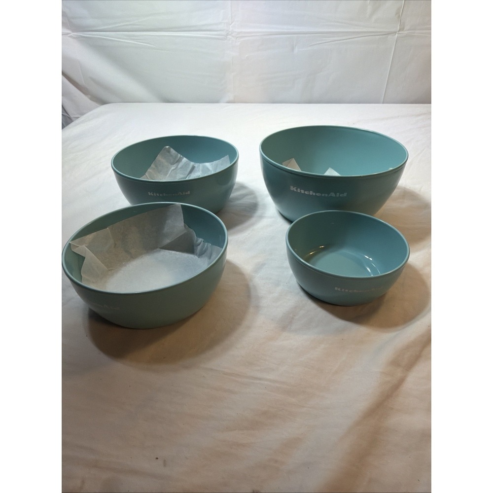 Set Of 4 Nesting Kitchen Aid Bowls W/ Lids